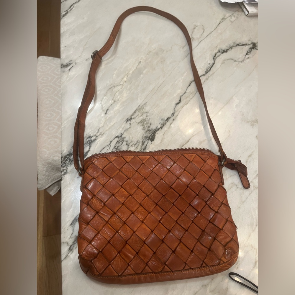 Crossbody Bag by Vilencia Holland in leather